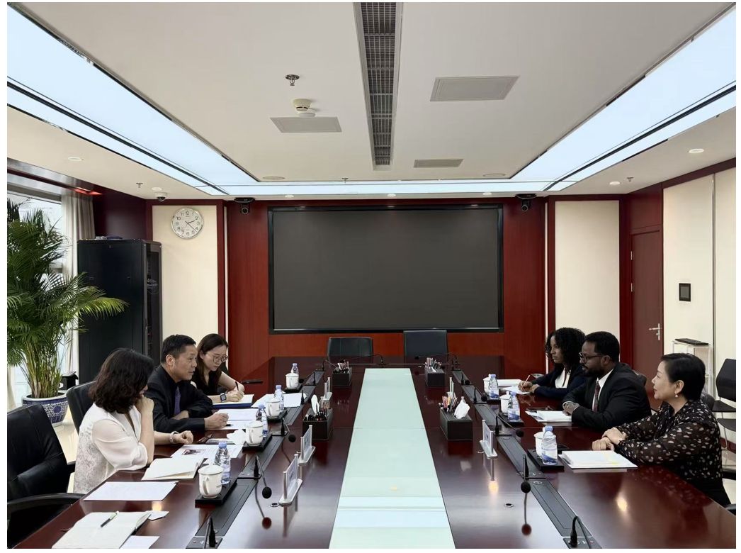Visit at CIETAC